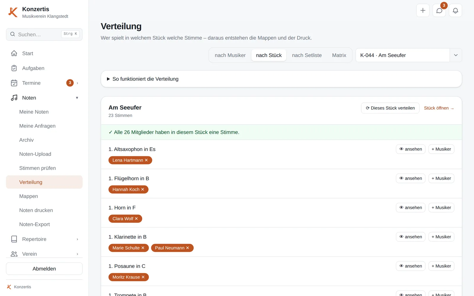 Die Verteilung des Stücks „Am Seeufer“ im Browser: zu jeder Stimme die Musiker, die sie spielen – alle 26 Mitglieder haben eine Stimme.